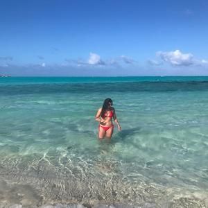 Meet your Posher, Alejandra